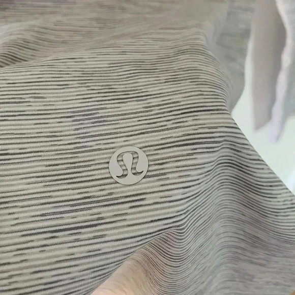 LULULEMON On The Fly Crop *23"
Wee Are From Space Nimbus Battleship - Picture 6 of 7